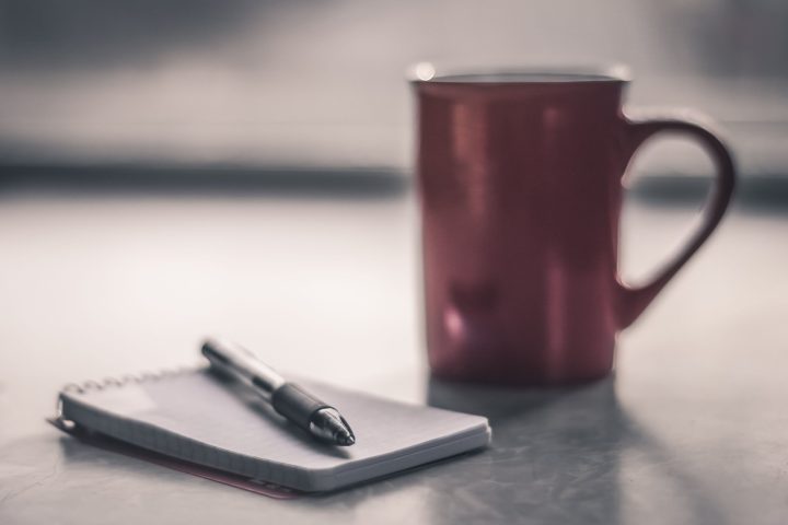 Objets d&rsquo;ancrage et petits rituels contre le stress au travail