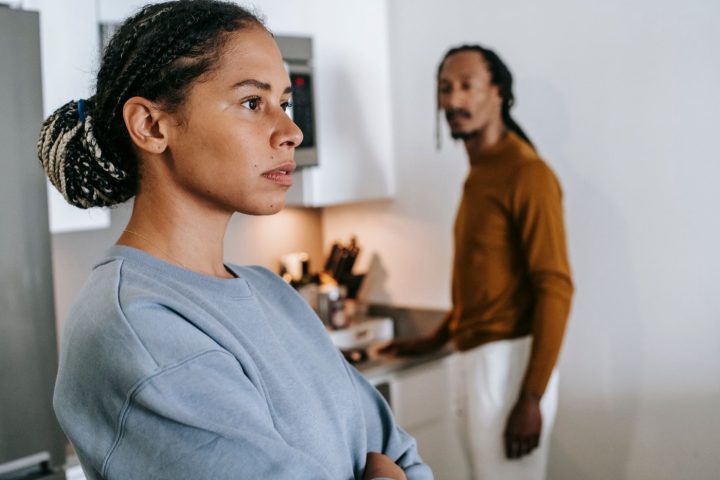Stress au travail et couple : ce que la fatigue change à la maison